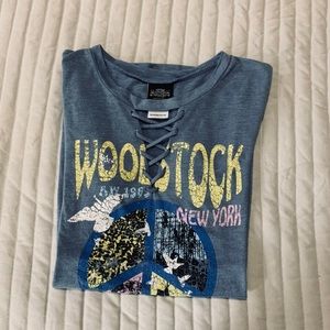 🌜5/$20!🌛 NEW Woodstock lace up tee medium